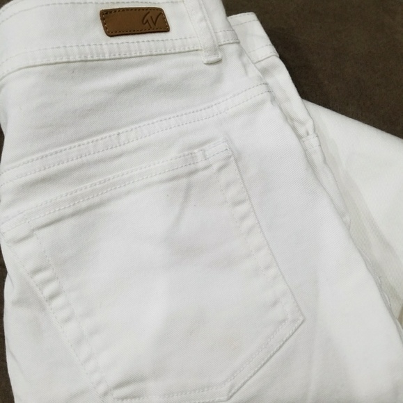 Gloria Vanderbilt - Picture 6 of 8